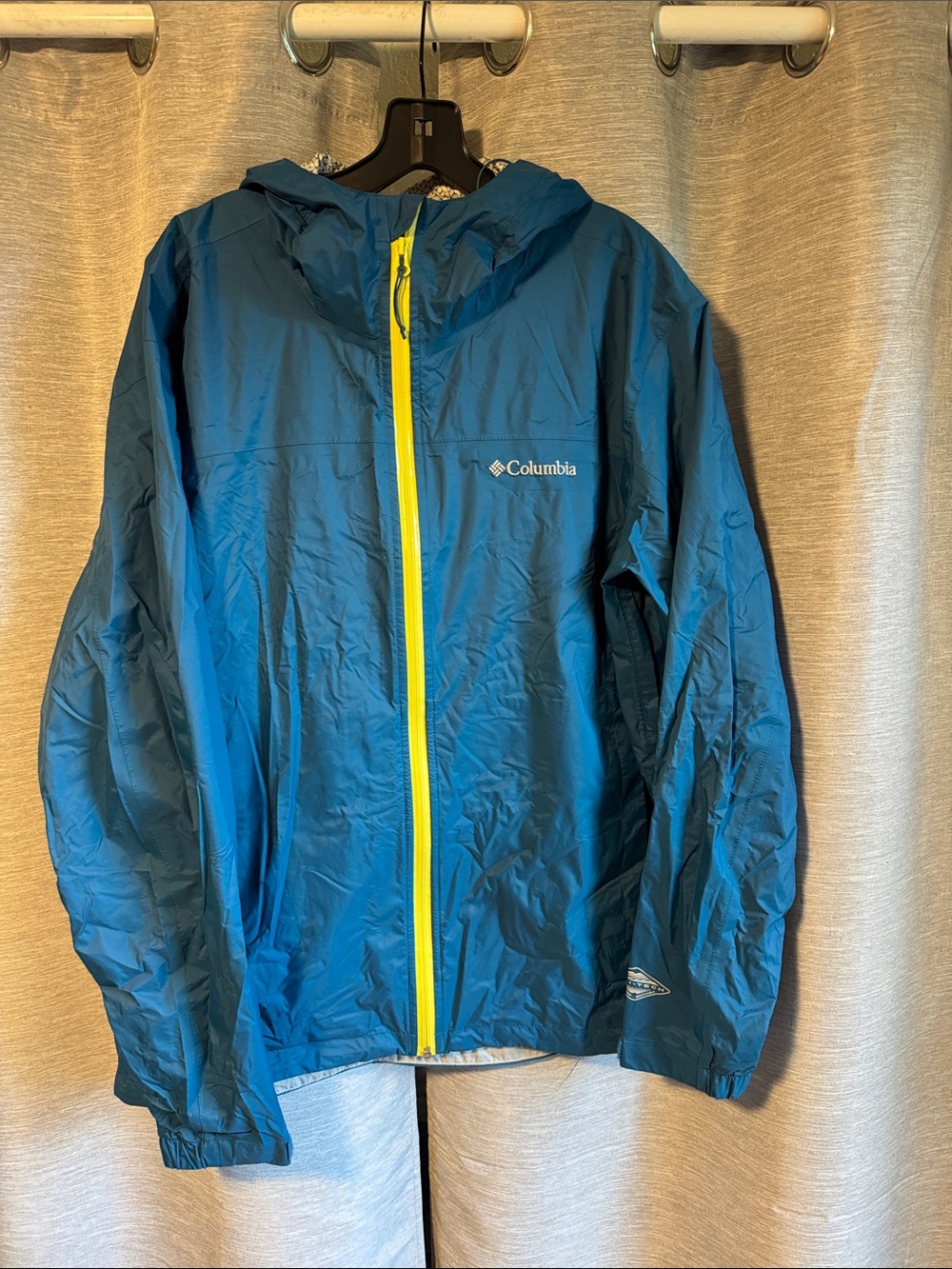 Columbia Teal Blue Hooded Rain Jacket with Yellow Zipper
